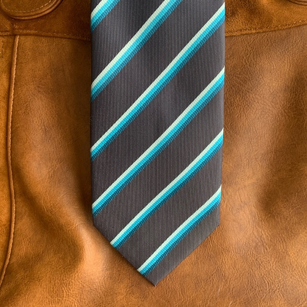 Bergamo New York Hand Made Tie 100% polyester 59" GUC